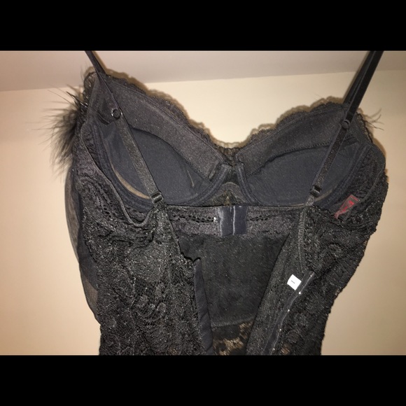 Black bustier crop top, from Paris,lace & feathers - Picture 3 of 7